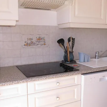 2 Pieces Avec Climatisation Et Animal Admis, Centre - Fr-1-780-47 Sainte-Maxime