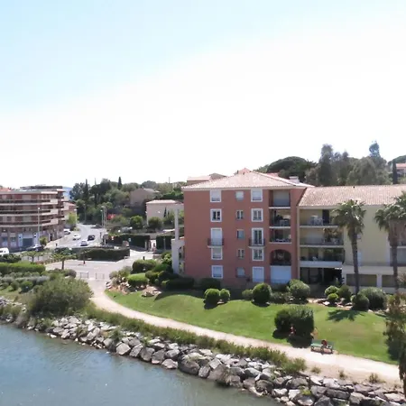2 Pieces Avec Climatisation Et Animal Admis, Centre Apartment *