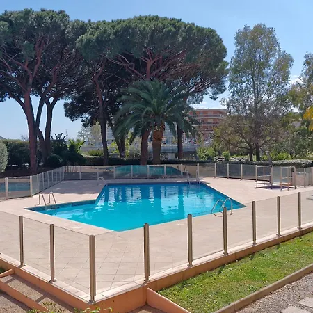 Apartment 2 Pieces Avec Climatisation Et Animal Admis, Centre - Fr-1-780-47 *